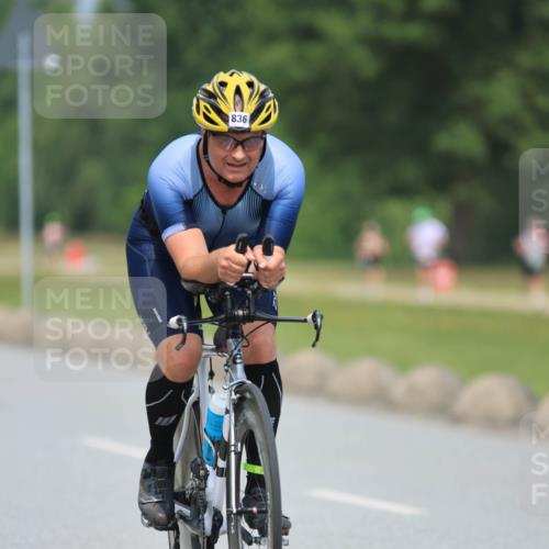 21.06.2025 - 27. Vierlanden-Triathlon H.Heesch http://msf.ph/oto/7997814 15.06.2025 12:26:01 Radfahren 731, 836 meine-sportfotos.de