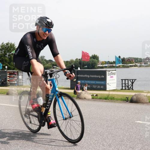 21.06.2025 - 27. Vierlanden-Triathlon H.Heesch http://msf.ph/oto/7997819 15.06.2025 11:34:11 Radfahren 654, 711 meine-sportfotos.de
