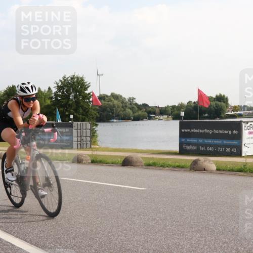 15.06.2025 - 27. Vierlanden-Triathlon H.Heesch http://msf.ph/oto/7997828 15.06.2025 09:42:02 Radfahren 206, 234 meine-sportfotos.de