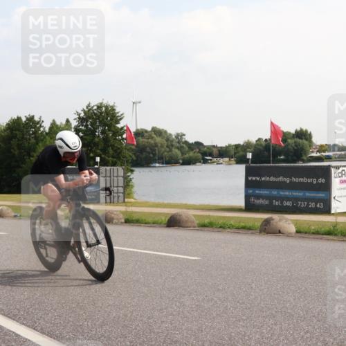 15.06.2025 - 27. Vierlanden-Triathlon H.Heesch http://msf.ph/oto/7997835 15.06.2025 09:42:05 Radfahren 206, 234, 246 meine-sportfotos.de