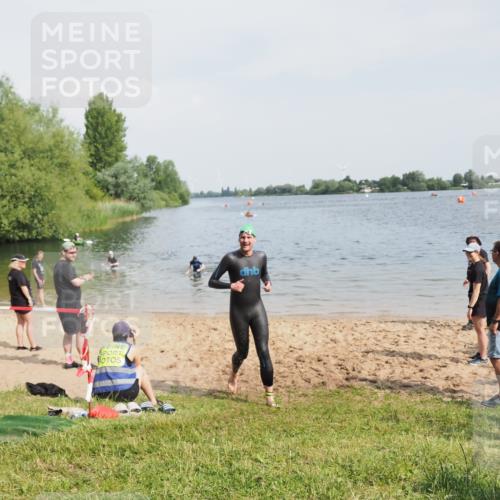 21.06.2025 - 27. Vierlanden-Triathlon MichiJ http://msf.ph/oto/7997836 15.06.2026 09:59:47 Schwimmen 266 meine-sportfotos.de