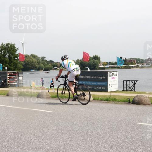 21.06.2025 - 27. Vierlanden-Triathlon H.Heesch http://msf.ph/oto/7997846 15.06.2025 11:34:18 Radfahren 685 meine-sportfotos.de