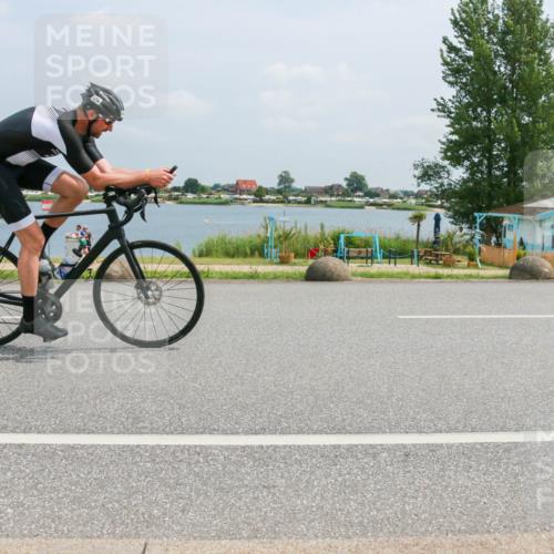 21.06.2025 - 27. Vierlanden-Triathlon H.Heesch http://msf.ph/oto/7997851 15.06.2025 12:27:26 Radfahren 874 meine-sportfotos.de