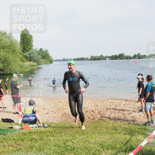 21.06.2025 - 27. Vierlanden-Triathlon MichiJ http://msf.ph/oto/7997868 15.06.2026 09:59:48 Schwimmen 266, 351, 358 meine-sportfotos.de