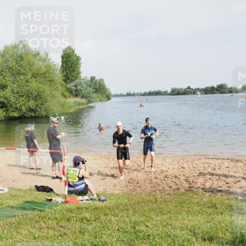 21.06.2025 - 27. Vierlanden-Triathlon MichiJ http://msf.ph/oto/7997912 15.06.2026 09:59:56 Schwimmen 351, 358 meine-sportfotos.de