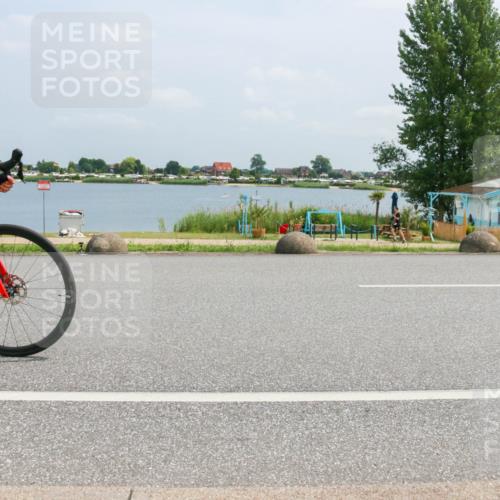 21.06.2025 - 27. Vierlanden-Triathlon H.Heesch http://msf.ph/oto/7997914 15.06.2025 12:28:09 Radfahren 845, 857, 892 meine-sportfotos.de