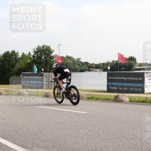 15.06.2025 - 27. Vierlanden-Triathlon H.Heesch http://msf.ph/oto/7997924 15.06.2025 09:43:07 Radfahren 25, 196, 220 meine-sportfotos.de
