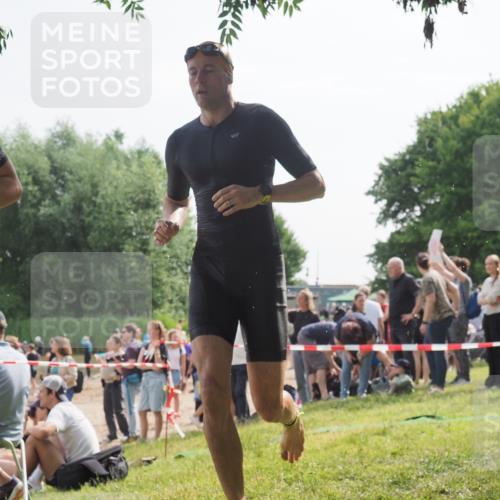 15.06.2025 - 27. Vierlanden-Triathlon KatJ http://msf.ph/oto/7997927 15.06.2025 09:55:59 Schwimmen 280, 283, 308, 310, 312, 322, 331, 338 meine-sportfotos.de