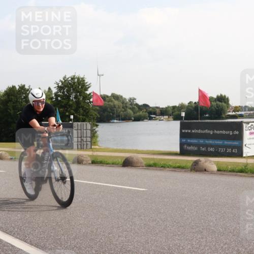 15.06.2025 - 27. Vierlanden-Triathlon H.Heesch http://msf.ph/oto/7997932 15.06.2025 09:43:27 Radfahren 221 meine-sportfotos.de