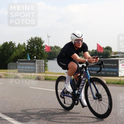 15.06.2025 - 27. Vierlanden-Triathlon H.Heesch http://msf.ph/oto/7997939 15.06.2025 09:43:27 Radfahren 221 meine-sportfotos.de