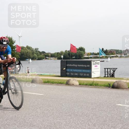 21.06.2025 - 27. Vierlanden-Triathlon H.Heesch http://msf.ph/oto/7997942 15.06.2025 11:34:39 Radfahren 250, 740, 935 meine-sportfotos.de