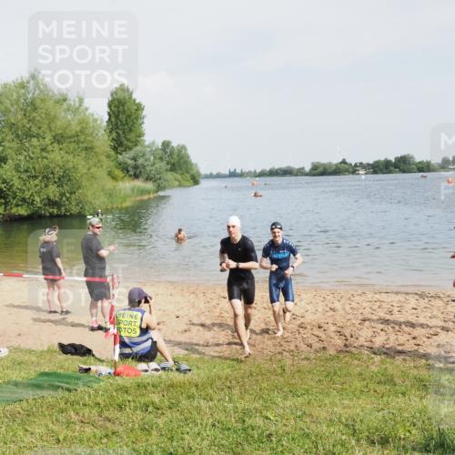 21.06.2025 - 27. Vierlanden-Triathlon MichiJ http://msf.ph/oto/7997944 15.06.2026 09:59:56 Schwimmen 351, 358 meine-sportfotos.de