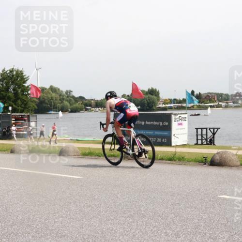 21.06.2025 - 27. Vierlanden-Triathlon H.Heesch http://msf.ph/oto/7997953 15.06.2025 11:34:40 Radfahren 740, 935 meine-sportfotos.de