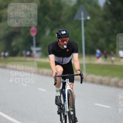 21.06.2025 - 27. Vierlanden-Triathlon H.Heesch http://msf.ph/oto/7997954 15.06.2025 12:26:35 Radfahren 663, 946 meine-sportfotos.de