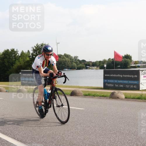 15.06.2025 - 27. Vierlanden-Triathlon H.Heesch http://msf.ph/oto/7997957 15.06.2025 09:43:57 Radfahren 124, 157, 208 meine-sportfotos.de