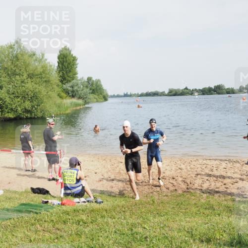 21.06.2025 - 27. Vierlanden-Triathlon MichiJ http://msf.ph/oto/7997959 15.06.2026 09:59:56 Schwimmen 351, 358 meine-sportfotos.de