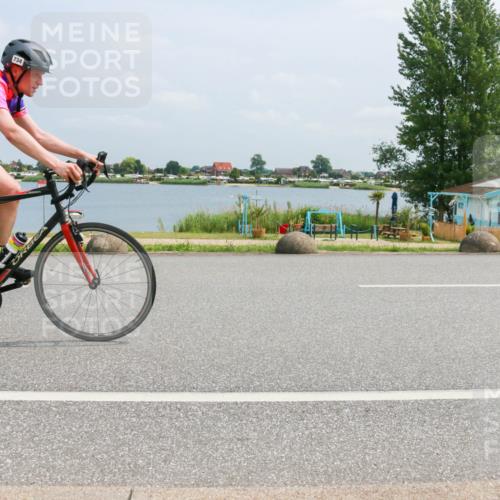 21.06.2025 - 27. Vierlanden-Triathlon H.Heesch http://msf.ph/oto/7997961 15.06.2025 12:28:39 Radfahren 734 meine-sportfotos.de