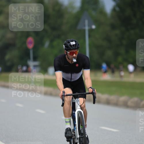 21.06.2025 - 27. Vierlanden-Triathlon H.Heesch http://msf.ph/oto/7997964 15.06.2025 12:26:36 Radfahren 663, 946, 985 meine-sportfotos.de