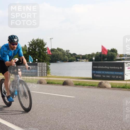 15.06.2025 - 27. Vierlanden-Triathlon H.Heesch http://msf.ph/oto/7997974 15.06.2025 09:44:10 Radfahren 27, 39, 54, 216, 241 meine-sportfotos.de