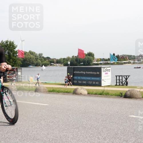 21.06.2025 - 27. Vierlanden-Triathlon H.Heesch http://msf.ph/oto/7997986 15.06.2025 11:34:51 Radfahren 707, 760 meine-sportfotos.de
