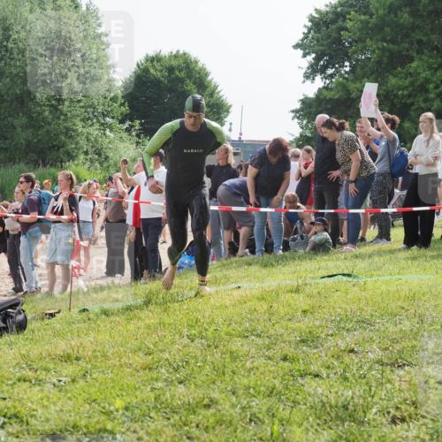 15.06.2025 - 27. Vierlanden-Triathlon KatJ http://msf.ph/oto/7997995 15.06.2025 09:56:02 Schwimmen 268, 280, 283, 308, 310, 312, 322, 331, 338 meine-sportfotos.de
