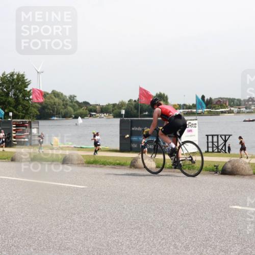 21.06.2025 - 27. Vierlanden-Triathlon H.Heesch http://msf.ph/oto/7997998 15.06.2025 11:34:52 Radfahren 707, 760, 894 meine-sportfotos.de