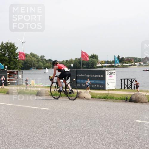 21.06.2025 - 27. Vierlanden-Triathlon H.Heesch http://msf.ph/oto/7998006 15.06.2025 11:34:52 Radfahren 707, 760, 894 meine-sportfotos.de
