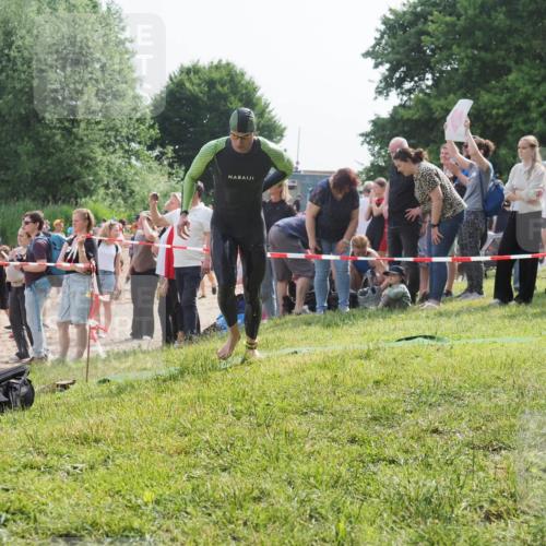 15.06.2025 - 27. Vierlanden-Triathlon KatJ http://msf.ph/oto/7998007 15.06.2025 09:56:02 Schwimmen 268, 280, 283, 308, 310, 312, 322, 331, 338 meine-sportfotos.de