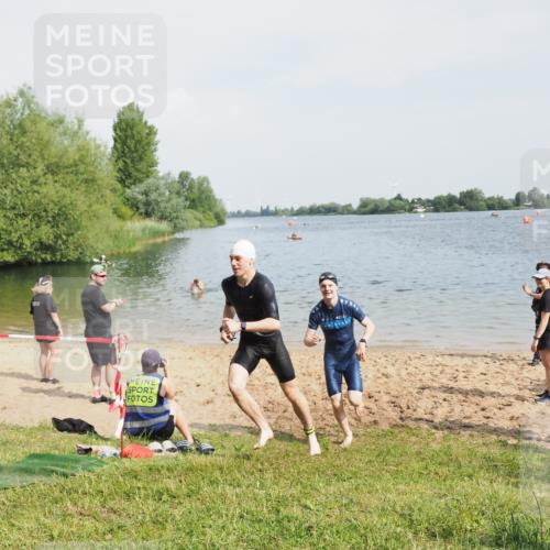 21.06.2025 - 27. Vierlanden-Triathlon MichiJ http://msf.ph/oto/7998011 15.06.2026 09:59:57 Schwimmen 351, 358 meine-sportfotos.de