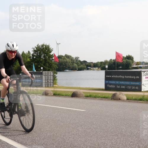 15.06.2025 - 27. Vierlanden-Triathlon H.Heesch http://msf.ph/oto/7998027 15.06.2025 09:44:35 Radfahren 4, 210 meine-sportfotos.de
