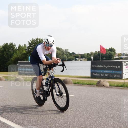 15.06.2025 - 27. Vierlanden-Triathlon H.Heesch http://msf.ph/oto/7998043 15.06.2025 09:44:51 Radfahren 8, 16 meine-sportfotos.de