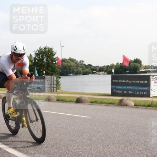 15.06.2025 - 27. Vierlanden-Triathlon H.Heesch http://msf.ph/oto/7998048 15.06.2025 09:44:55 Radfahren 8, 16, 171 meine-sportfotos.de