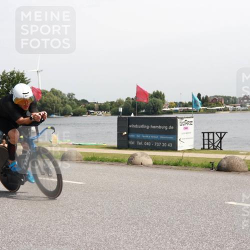 21.06.2025 - 27. Vierlanden-Triathlon H.Heesch http://msf.ph/oto/7998076 15.06.2025 11:35:08 Radfahren 662, 715 meine-sportfotos.de