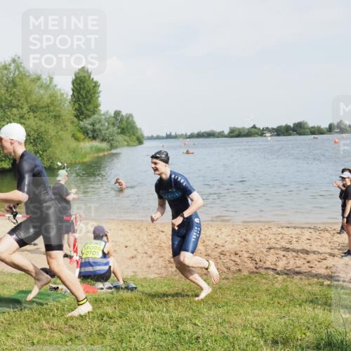 21.06.2025 - 27. Vierlanden-Triathlon MichiJ http://msf.ph/oto/7998080 15.06.2026 09:59:58 Schwimmen 351, 358 meine-sportfotos.de