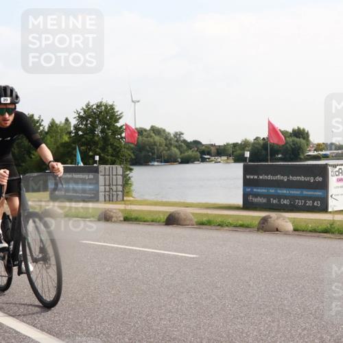 15.06.2025 - 27. Vierlanden-Triathlon H.Heesch http://msf.ph/oto/7998087 15.06.2025 09:45:08 Radfahren 20, 37 meine-sportfotos.de