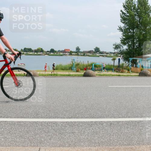 21.06.2025 - 27. Vierlanden-Triathlon H.Heesch http://msf.ph/oto/7998089 15.06.2025 12:29:26 Radfahren 684 meine-sportfotos.de