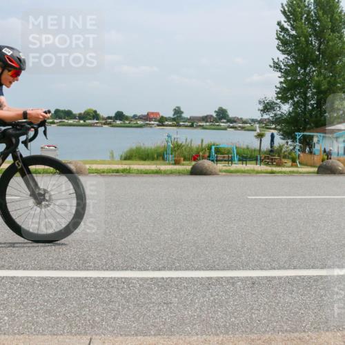 21.06.2025 - 27. Vierlanden-Triathlon H.Heesch http://msf.ph/oto/7998107 15.06.2025 12:29:34 Radfahren 928 meine-sportfotos.de