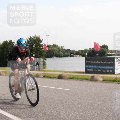 15.06.2025 - 27. Vierlanden-Triathlon H.Heesch http://msf.ph/oto/7998112 15.06.2025 09:45:44 Radfahren 214, 231 meine-sportfotos.de