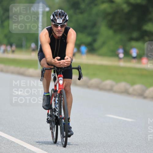 21.06.2025 - 27. Vierlanden-Triathlon H.Heesch http://msf.ph/oto/7998114 15.06.2025 12:27:35 Radfahren 763, 783, 786 meine-sportfotos.de