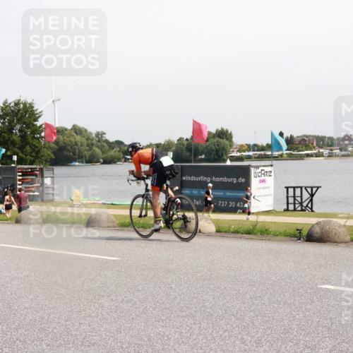 21.06.2025 - 27. Vierlanden-Triathlon H.Heesch http://msf.ph/oto/7998117 15.06.2025 11:35:16 Radfahren 695 meine-sportfotos.de