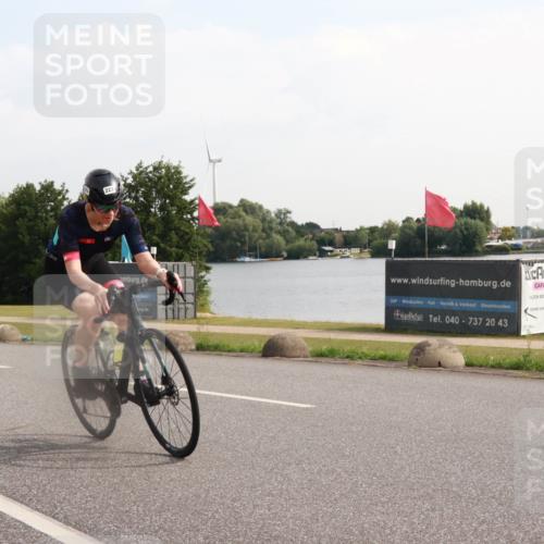 15.06.2025 - 27. Vierlanden-Triathlon H.Heesch http://msf.ph/oto/7998118 15.06.2025 09:45:52 Radfahren 223 meine-sportfotos.de