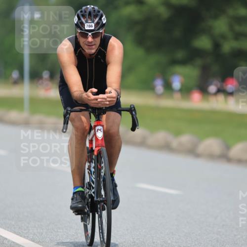 21.06.2025 - 27. Vierlanden-Triathlon H.Heesch http://msf.ph/oto/7998136 15.06.2025 12:27:35 Radfahren 763, 783, 786 meine-sportfotos.de