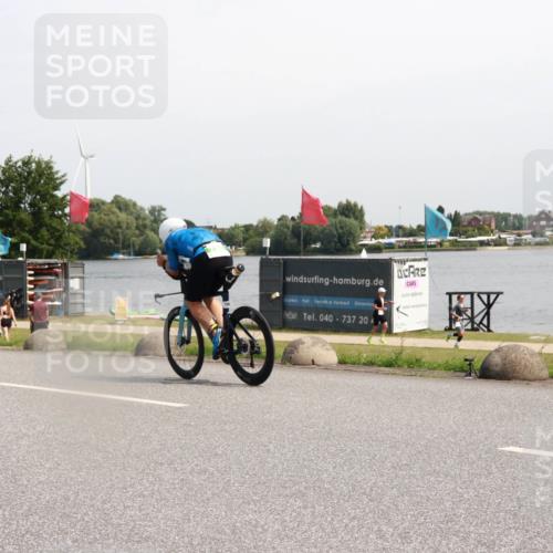 21.06.2025 - 27. Vierlanden-Triathlon H.Heesch http://msf.ph/oto/7998138 15.06.2025 11:35:16 Radfahren 695 meine-sportfotos.de