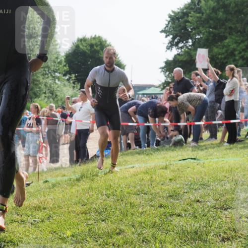 15.06.2025 - 27. Vierlanden-Triathlon KatJ http://msf.ph/oto/7998142 15.06.2025 09:56:04 Schwimmen 268, 280, 283, 285, 308, 310, 312, 322, 357 meine-sportfotos.de