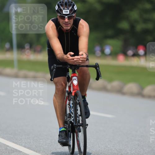 21.06.2025 - 27. Vierlanden-Triathlon H.Heesch http://msf.ph/oto/7998148 15.06.2025 12:27:35 Radfahren 763, 783, 786 meine-sportfotos.de
