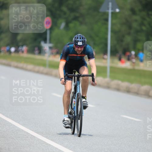 21.06.2025 - 27. Vierlanden-Triathlon H.Heesch http://msf.ph/oto/7998160 15.06.2025 12:27:39 Radfahren 783, 786 meine-sportfotos.de