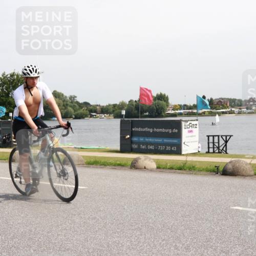 21.06.2025 - 27. Vierlanden-Triathlon H.Heesch http://msf.ph/oto/7998172 15.06.2025 11:35:27 Radfahren 58, 656, 922 meine-sportfotos.de