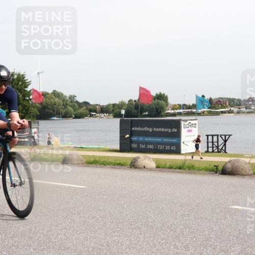 21.06.2025 - 27. Vierlanden-Triathlon H.Heesch http://msf.ph/oto/7998184 15.06.2025 11:35:39 Radfahren 705 meine-sportfotos.de