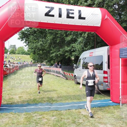 21.06.2025 - 27. Vierlanden-Triathlon MichiJ http://msf.ph/oto/7998192 15.06.2026 11:21:47 Ziel 384, 407 meine-sportfotos.de