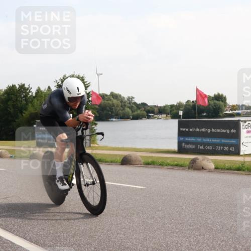 15.06.2025 - 27. Vierlanden-Triathlon H.Heesch http://msf.ph/oto/7998194 15.06.2025 09:46:33 Radfahren 120 meine-sportfotos.de